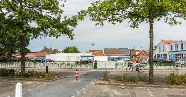Ruimte genoeg om te parkeren bij Albert Heijn in Bruinisse