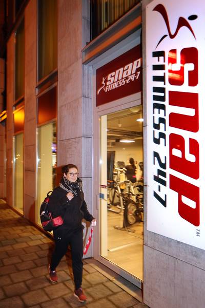 Deze mensen sporten midden in de nacht terwijl anderen slapen