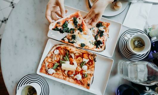 Waarom uit eten gaan voor mensen met een voedselallergie ingewikkeld én gevaarlijk kan zijn 