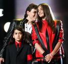 Wat moeten de kinderen van Michael Jackson aan met zulke verhalen over hun vader?