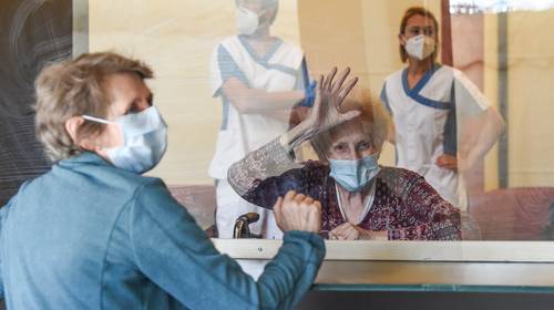 Zelfs tijdens lockdown raakten op drie weken tijd 350.000 Belgen besmet: wat leren we daaruit?