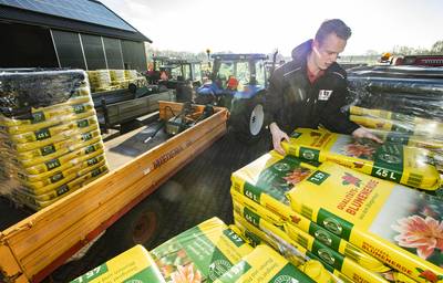 Voor potaarde wacht je in de Hoeve altijd tot de eerste zaterdag van maart