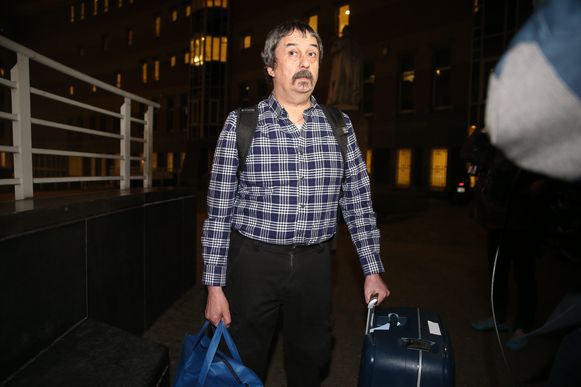 Philip Soubry verlaat het ziekenhuis in Brussel nadat hij er elf dagen in quarantaine verbleef.