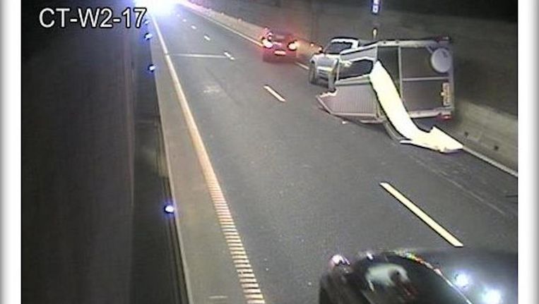 Coentunnel Dicht Na Ongeluk Met Paardentrailer Het Parool
