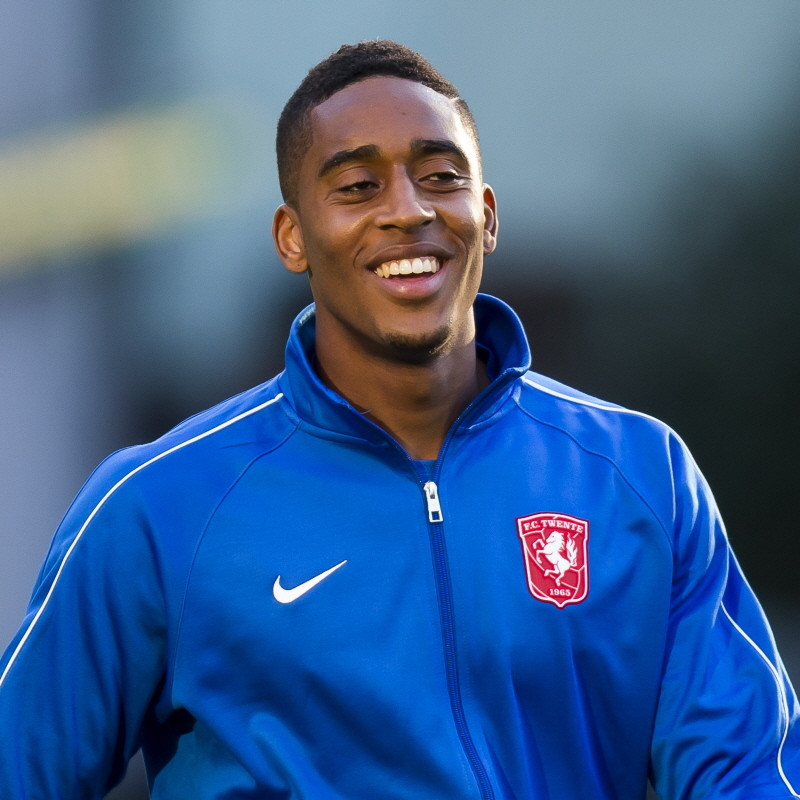 Leroy Fer vergeet dat paard niet in appartement past Foto AD.nl