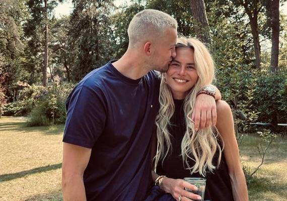 Oranje-international Mattijs de Ligt is pal voor het EK getrouwd met zijn Annekee