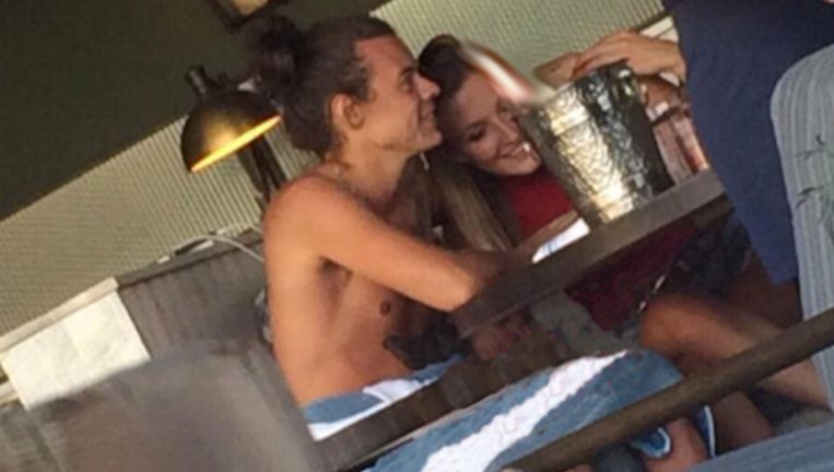 Lucky 8 Auto >> Harry Styles intiem met mysterieus meisje betrapt | Joepie | Showbizz | HLN Lucky 8 Auto >> Harry Styles intiem met mysterieus meisje betrapt | Joepie | Showbizz | HLN