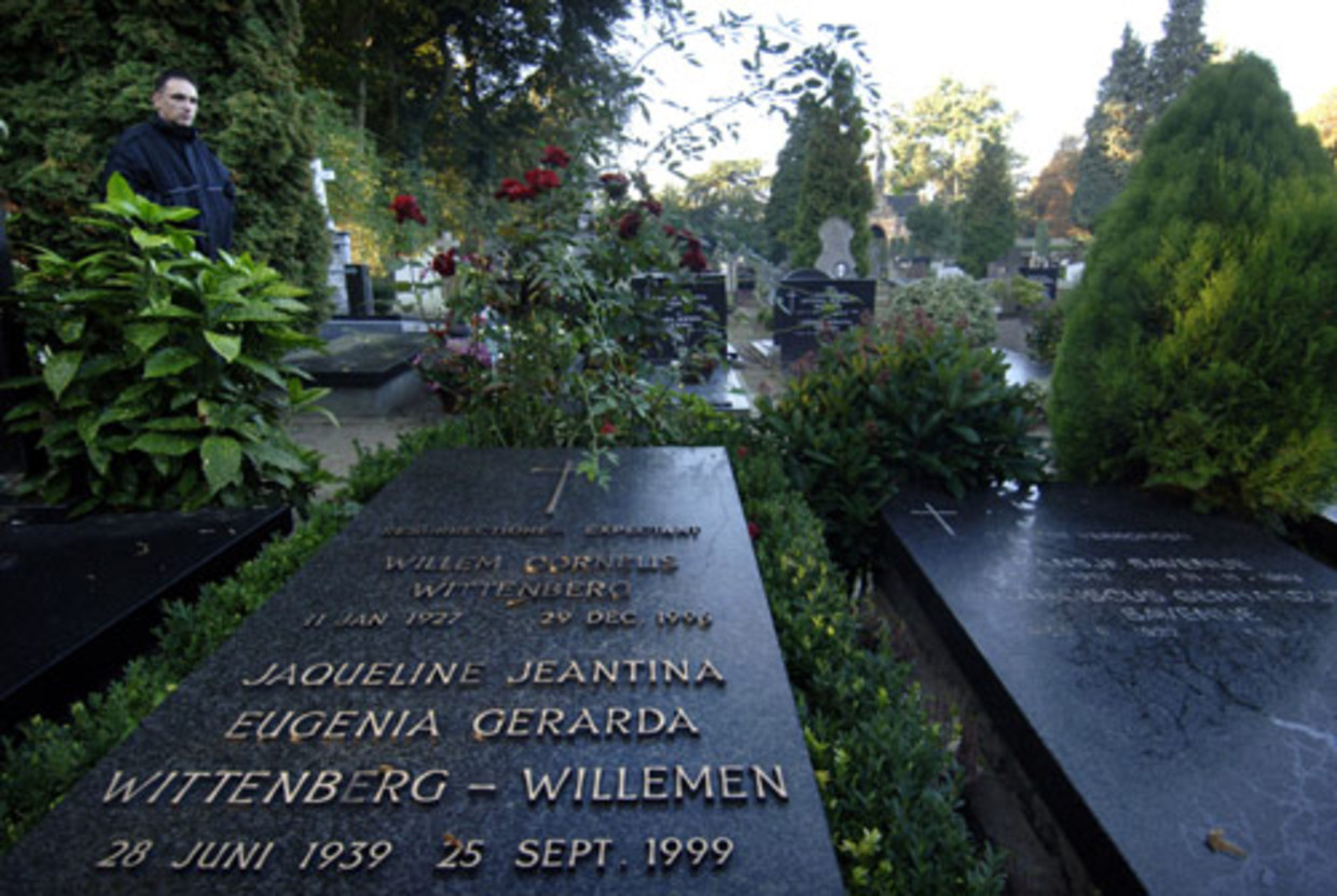 De Hond moordwapen ligt wellicht in graf weduwe De Volkskrant