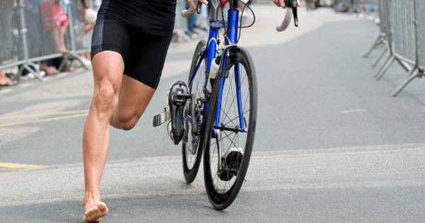 Man overlijdt op de finish van triatlon Krimpen aan de Lek - AD.nl