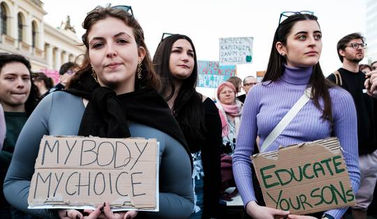 ‘Dit is een grote overwinning voor vrouwen’: Europees burgerinitiatief rond abortus krijgt steun van Commissie