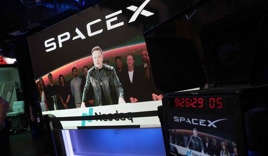 Elon Musk eerste biljonair ter wereld na beursgang SpaceX: aandeel klimt naar 172 dollar, stijging van 28 procent