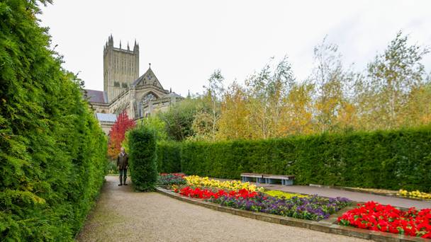 Heavenly Gardens with Alexander Armstrong