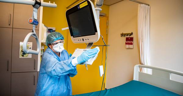 Zij Houdt In Deze Barre Tijden Het Ziekenhuis Brandschoon