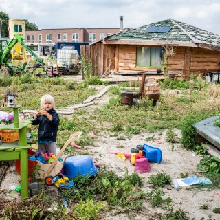 Gemeente zit pionierende zelfbouwers dwars: bouwgrond bij Almere ineens twee keer zo duur