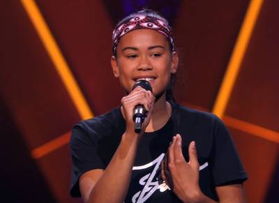 Zingend hockeymeisje Keelan (13) imponeert bij blind auditions The Voice Kids
