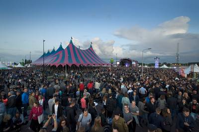 Appelpop houdt rokers met borden uit de tenten