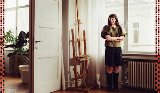 Thuis is waar de kwast is: expat Kiama Sophia woont en werkt tussen haar kunst in Elsene