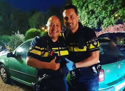 Vrouw bevalt van zoontje op snelweg A2: man en agent krijgen telefonische instructies