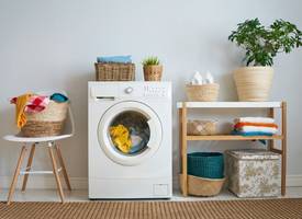 Aha! Dus híer is dat klepje onderin de wasmachine voor