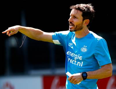 Neuchâtel Xamax eerste oefenduel van PSV onder leiding van Van Bommel