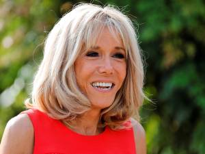 Le magazine Paris Match aurait-il retouché Brigitte Macron sur une photo? 