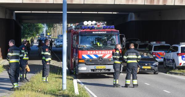 Vanwege de brand zijn op de A4 een aantal rijstroken afgesloten. #Weteringbrug .