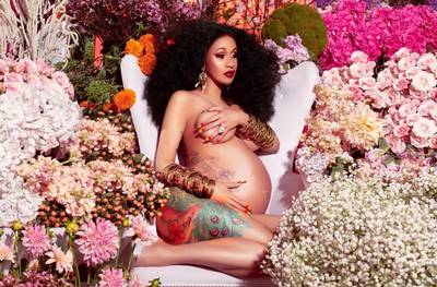 Amerikaanse rapster Cardi B zet eerste kindje op de wereld