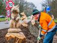 De eikenhouten eekhoorns staan aan de Bredaseweg, vlakbij het vroegere Tilburgse Dierenpark.