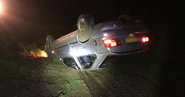 17-jarige Beusichemmer vlucht voor politie en rijdt met auto van de Diefdijk - gelderlander.nl