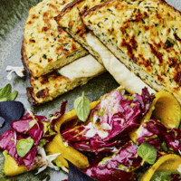 Krokante courgette-tosti met zevenbladpesto