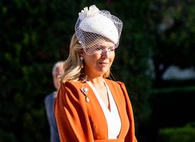 Máxima in oogverblindend oranje tijdens Grieks staatsbezoek