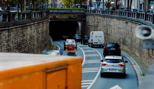 ‘In een ideale wereld waren ze al afgeschaft’: waarom niemand een rem zet op de salariswagens