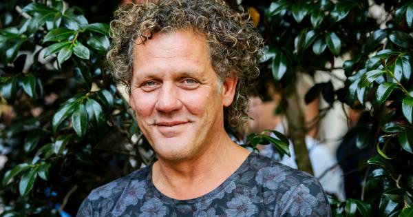 Kees van der Spek stuit in Nigeria op bitcoin-oplichter John de Mol