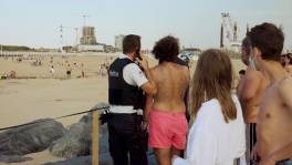 Zoektocht naar vermiste vrouw... die gewoon op het strand is