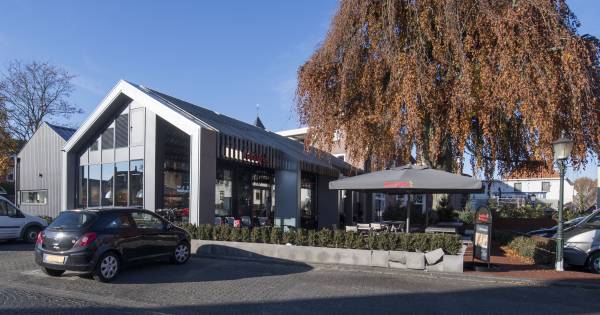 Hippe snackbar neemt in Delden plek in van oude gemeentehuis