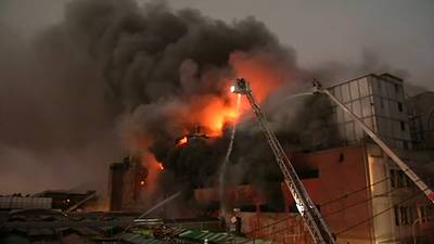 Enorme brand bij bedrijfspand Lima