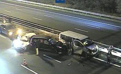 Vier auto's botsen tegen elkaar op A12 en zorgen voor vertraging