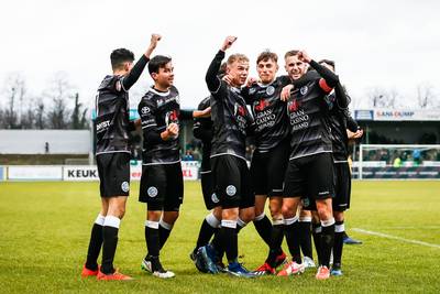 FC Den Bosch geeft Dordrecht pak slaag en wint periodetitel