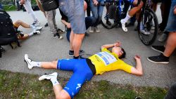 Straffe beelden van uitgeputte Evenepoel: “Totaal leeg, maar dat moet als je die trui wil behouden”