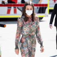 De bloemenjurk van koningin Letizia