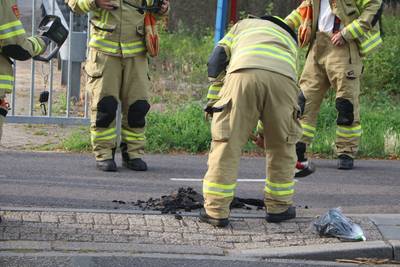 Rook en geknetter uit asfalt in Ede: gas gemeten