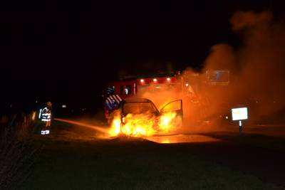 Auto in brand op Noord Zuidweg