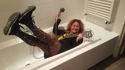 Arnhemse Sanne wint een huis in Friesland via loterij lokale voetbalclub