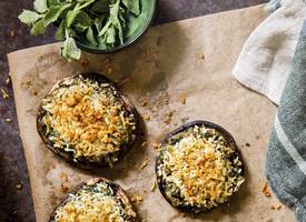 Portobello's met gepofte aubergine & kaas
