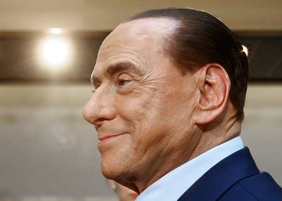 'Berlusconi kocht voor tien miljoen euro valse verklaringen in zedenzaak'