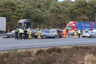 Tien kilometer file op A12 na ongeluk met vier auto's bij Arnhem