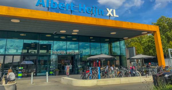 Vrouw (23) aangehouden voor het neersteken van collega bij Albert Heijn - AD.nl