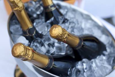 Dieven maken 10.000 flessen champagne buit, maar komen er niet ver mee