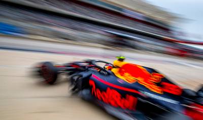 Titeljacht Hamilton start van pole, Verstappen na mankement op P13