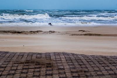 Code geel aan de kust vanwege zware windstoten, veel evenementen afgeblazen